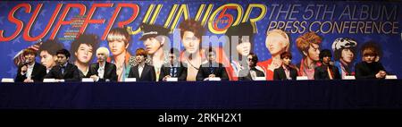 Bildnummer: 55678821  Datum: 04.08.2011  Copyright: imago/Xinhua (110804) -- SEOUL, Aug. 4, 2011 (Xinhua) -- Members of South Korean boy band Super Junior attend a press conference to announce their comeback and introduce details of their fifth album Mr. Simple at the Imperial Hotel in Seoul, South Korea, on Aug. 4, 2011. (Xinhua/Park Jin hee)(axy) SOUTH KOREA-SEOUL-SUPER JUNIOR-PRESS PUBLICATIONxNOTxINxCHN People Entertainment PK x0x xst 2011 quer     Bildnummer 55678821 Date 04 08 2011 Copyright Imago XINHUA  Seoul Aug 4 2011 XINHUA Members of South Korean Boy Tie Super Junior attend a Press Stock Photo