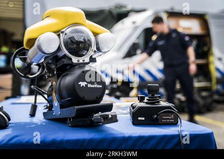 DELFZIJL - spettacolo statico squadre internazionali di immersione e servizio di smaltimento esplosivo Ordnance durante le contromisure internazionali contro le mine e l'esercitazione di protezione del porto Sandy Coast 23. L'esercizio si svolge nel Mare del Nord sopra le isole Wadden e nel porto di Delfzijl. ANP SIESE VEENSTRA netherlands OUT - belgium OUT Foto Stock