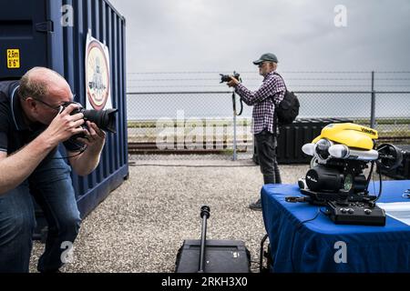 DELFZIJL - spettacolo statico squadre internazionali di immersione e servizio di smaltimento esplosivo Ordnance durante le contromisure internazionali contro le mine e l'esercitazione di protezione del porto Sandy Coast 23. L'esercizio si svolge nel Mare del Nord sopra le isole Wadden e nel porto di Delfzijl. ANP SIESE VEENSTRA netherlands OUT - belgium OUT Foto Stock