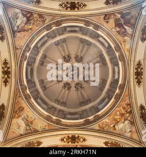 VALENCIA, SPAGNA - 16 FEBBRAIO 2022: La cupola barocca nella chiesa di San Juan de la Cruz di Jose Camaron Bonanat (1731 - 1803). Foto Stock