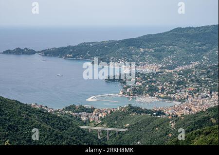 Vista aerea della funivia Rapallo Montallegro in Italia. Foto Stock