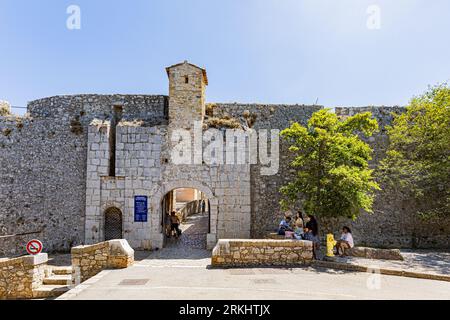 Sull'isola di Sainte-Marguerite, nell'arcipelago di Lérins di fronte a Cannes. Il forte reale dell'isola. Sur l'île Sainte-Marguerite, dans l'archipel d Foto Stock