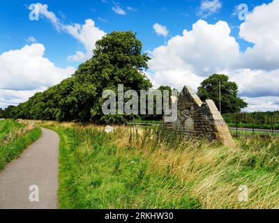 Scultura in bicicletta che commemora la prima gara ciclistica del Tour de Yorkshire sulla Nidderdale Greenway a Ripley, vicino ad Harrogate, North Yorkshire, Inghilterra Foto Stock