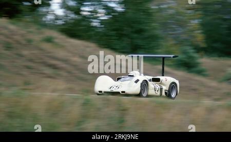 Phil Hill partì 11°, finì 2° in una Jim Hall Chaparral 2E al Mosport CAN-AM 1966 Foto Stock