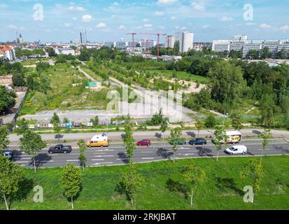 23 August 2023, Saxony, Leipzig: View of the undeveloped open space behind the Bayerischer Bahnhof train station in the south of Leipzig, with Kurt-Eisner-Strasse in the foreground. With the development plan No. 397.1 'Urban Space Bayerischer Bahnhof - Urban Quarter Lößniger Straße', a new district is to be created on the 36-hectare wasteland. An eight-hectare park, around 1,800 apartments, schools, sports halls, daycare centers, stores and around 150,000 square meters of commercial space are planned in the district on both sides of the City Tunnel route. (Aerial photo with drone) Photo: Jan W Stock Photo