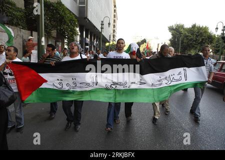 Bildnummer: 56084335 Datum: 23.09.2011 Copyright: imago/Xinhua (110924)--CAIRO, Spet.24, 2011(Xinhua)--manifestanti egiziani cantano slogan e sventolano bandiere palestinesi, mentre assistono a una manifestazione a sostegno dell'offerta palestinese per il riconoscimento dello stato nelle Nazioni Unite, in piazza Tahrir al Cairo, Egitto, venerdì 23 settembre 2011. (Xinhua/Nasser Nouri) EGITTO-CAIRO-DIMOSTRANTE PUBLICATIONxNOTxINxCHN Politik Demo Protest Staatsgründung Staat Anerkennung Palästina xda x0x premiumd 2011 quer 56084335 Data 23 09 2011 Copyright Imago XINHUA Cairo 24 2011 XINHUA Egiziano dimostrante Chant S. Foto Stock