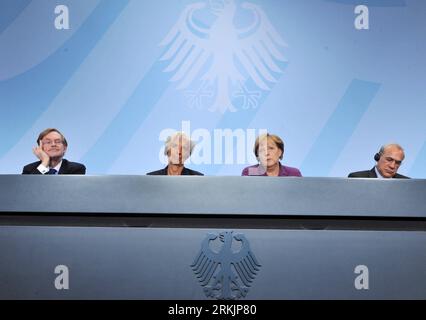 (111006) -- BERLIN, Oct. 6, 2011(Xinhua) -- World Bank President Robert Zoellick, Managing Director of International Monetary Fund (IMF) Christine Lagarde, German Chancellor Angela Merkel and Secretary-General of the Organisation for Economic Cooperation and Development (OECD) Angel Gurria (L to R) attend a press conference after a high-level meeting on the reform of the international monetary system in Berlin, capital of Germany on Oct. 6, 2011. (Xinhua/Ma Ning) GERMANY-BERLIN-MONETARY SYSTEM-MEETING PUBLICATIONxNOTxINxCHN Stock Photo