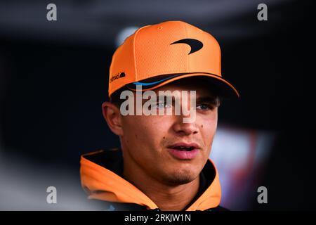 Zandvoort, Mezzolombardo, Paesi Bassi. 24 agosto 2023. LANDO NORRIS di Gran Bretagna e McLaren F1 Team è visto durante i preparativi del Gran Premio d'Olanda di Formula 1 2023 sul circuito Zandvoort di Zandvoort, Paesi Bassi. (Immagine di credito: © Daisy Facinelli/ZUMA Press Wire) SOLO USO EDITORIALE! Non per USO commerciale! Foto Stock