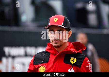 Zandvoort, Mezzolombardo, Paesi Bassi. 24 agosto 2023. CHARLES LECLERC di Monaco e Scuderia Ferrari è visto durante i preparativi del Gran Premio d'Olanda di Formula 1 FIA 2023 sul circuito Zandvoort di Zandvoort, nei Paesi Bassi. (Immagine di credito: © Daisy Facinelli/ZUMA Press Wire) SOLO USO EDITORIALE! Non per USO commerciale! Foto Stock