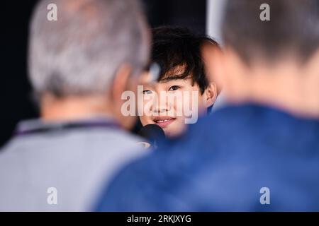 Zandvoort, Mezzolombardo, Paesi Bassi. 24 agosto 2023. YUKI TSUNODA del Giappone e Scuderia AlphaTauri si vedono durante i preparativi del Gran Premio d'Olanda di Formula 1 2023 al circuito Zandvoort di Zandvoort, nei Paesi Bassi. (Immagine di credito: © Daisy Facinelli/ZUMA Press Wire) SOLO USO EDITORIALE! Non per USO commerciale! Foto Stock