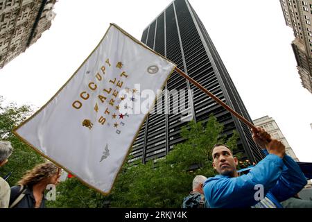 Bildnummer: 56171541  Datum: 12.10.2011  Copyright: imago/Xinhua (111012) -- NEW YORK, Oct. 12, 2011 (Xinhua) -- Members of the Occupy Wall Street movement protest outside One Chase Manhattan Plaza, New York, the United States, Oct. 12, 2011. The Occupy Wall Street movement intended to make their voice heard by JP Morgan Chase bank CEO Jamie Dimon on Wednesday. (Xinhua/Fan Xia) US-NEW YORK-PROTEST PUBLICATIONxNOTxINxCHN Gesellschaft Politik Wirtschaft Protest Bewegung Finanzkrise Wirtschaftskrise Krise USA Besetzt die Anti xjh x0x 2011 quer premiumd      56171541 Date 12 10 2011 Copyright Imag Stock Photo