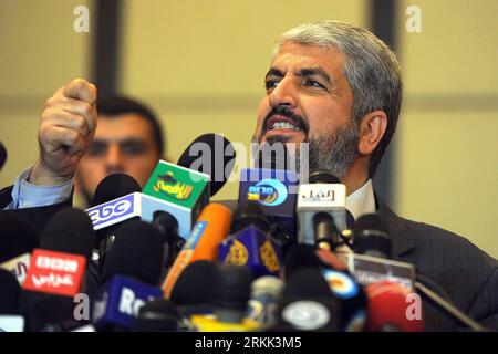 Bildnummer: 56194088  Datum: 18.10.2011  Copyright: imago/Xinhua (1101018) -- CAIRO, Oct. 18, 2011, (Xinhua) -- Exiled Palestinian Islamic Hamas movement leader Khaled Meshaal delivers a speech during a meeting with some 40 Palestinian prisoners released from Israel in Cairo, capital of Egypt, on Oct. 18, 2011. Israel and the Palestinians finished on Tuesday the first phase of a recently reached prisoner swap deal, which involves Israeli soldier Gilad Shalit and 1,027 Palestinian and Arab prisoners, with the major swap deal site set at the Rafah border crossing between Egypt and the Gaza Strip Stock Photo