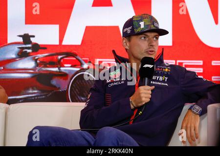 ZANDVOORT, PAESI BASSI - 24 AGOSTO: Max Verstappen di Oracle Red Bull Racing guarda alla conferenza stampa dei piloti FIA durante il GP di Formula olandese Foto Stock