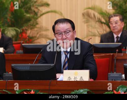 Bildnummer: 56200797  Datum: 20.10.2011  Copyright: imago/Xinhua (111020) -- BEIJING, Oct. 20, 2011 (Xinhua) -- Li Changchun (front), a member of the Standing Committee of the Political Bureau of the Communist Party of China (CPC) Central Committee, addresses the opening meeting of the 15th session of the 11th National Committee of Chinese People s Political Consultative Conference (CPPCC) in Beijing, capital of China, Oct. 20, 2011. (Xinhua/Pang Xinglei) (llp) CHINA-BEIJING-CPPCC-15TH SESSION-OPENING (CN) PUBLICATIONxNOTxINxCHN People Politik x0x xst 2011 quer      56200797 Date 20 10 2011 Co Stock Photo