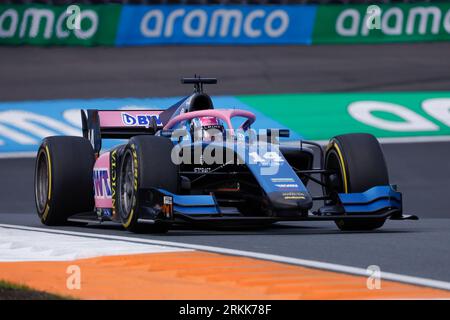 ZANDVOORT, PAESI BASSI - AGOSTO 25: Jack Doohan (pilota dell'Accademia Alpina) dell'Invicta Virtuosi Racing Formula 2 prove libere durante la Formula 1 a C Foto Stock