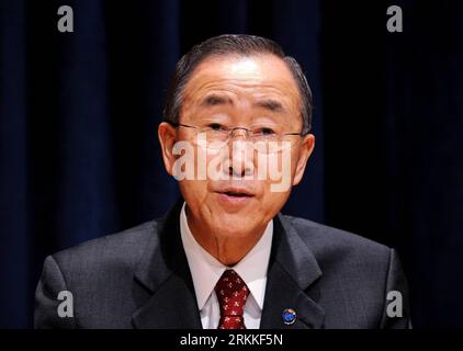 Bildnummer: 56234666 Datum: 31.10.2011 Copyright: imago/Xinhua (111031) -- NEW YORK, 31 ottobre 2011 (Xinhua) -- il Segretario generale delle Nazioni Unite Ban Ki-Moon parla a una conferenza stampa presso la sede delle Nazioni Unite a New York, negli Stati Uniti, 31 ottobre 2011. Ban ha detto che la popolazione mondiale ha raggiunto i sette miliardi lunedì alla conferenza stampa. (Xinhua/Shen Hong) 7 MILIARDI DI ABITANTI DEL MONDO delle Nazioni Unite PUBLICATIONxNOTxINxCHN Politik Porträt x0x xst 2011 quer premiumd 56234666 Data 31 10 2011 Copyright Imago XINHUA New York OCT 31 2011 XINHUA Segretario generale delle Nazioni Unite Ban KI Moon parla ALLA stampa Foto Stock