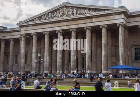 Londra, Regno Unito. 25 agosto 2023. Veduta esterna del British Museum come direttore Hartwig Fischer si dimette per i sospetti furti di manufatti del museo. Credito: Vuk Valcic/Alamy Live News Foto Stock