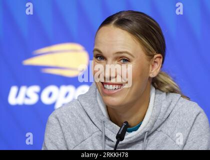 Flushing Meadow, USA. 25 agosto 2023. Caroline Wozniacki, danese, parla a una conferenza stampa all'Arthur Ashe Stadium, agli US Open Tennis Championships 2023, all'USTA Billie Jean King National Tennis Center sabato 25 agosto 2023 a New York. Foto di John Angelillo/UPI Credit: UPI/Alamy Live News Foto Stock