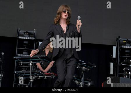 Southsea, Regno Unito. 25 agosto 2023. Il cantante e chitarrista Tom Ogden con la band indie pop britannica Blossoms BBC's Sound of New Music list nel 2016, e i candidati al Mercury Music Prize che si esibiscono dal vivo sul palco del Victorious Festival. Credito: SOPA Images Limited/Alamy Live News Foto Stock