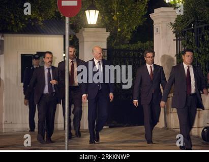 Bildnummer: 56266323  Datum: 09.11.2011  Copyright: imago/Xinhua (111110) -- ATHENS, Nov. 10, 2011 (Xinhua) -- Greek Prime Minister George Papandreou (3rd R) arrives at the presidential mansion for a meeting in Athens, capital of Greece, on Nov. 9, 2011. The meeting of Greek political parties to form a new government would be extended to Thursday, as the negotiations ended without the official resignation of Prime Minister George Papandreou on Wednesday. (Xinhua/Marios Lolos) GREECE-ATHENS-GEORGE PAPANDREOU-KAROLOS PAPOULIAS-MEETING PUBLICATIONxNOTxINxCHN People Politik premiumd xns x1x 2011 q Stock Photo