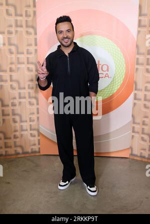 Miami, Stati Uniti d'America. 25 agosto 2023. DORAL, FL-AUG 25: Luis Fonsi è visto durante Univision “Despierta America” il 25 agosto 2023 a Doral, Florida. (Foto di Alberto E. Tamargo/Sipa USA) credito: SIPA USA/Alamy Live News Foto Stock