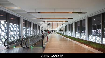 Circulation corridor and conveyor. 360 Mall, Kuweit City, Kuwait. Architect: CRTKL, 2021. Stock Photo