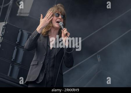 Southsea, Regno Unito. 25 agosto 2023. Il cantante e chitarrista Tom Ogden con la band indie pop britannica Blossoms BBC's Sound of New Music list nel 2016, e i candidati al Mercury Music Prize che si esibiscono dal vivo sul palco del Victorious Festival. (Foto di Dawn Fletcher-Park/SOPA Images/Sipa USA) credito: SIPA USA/Alamy Live News Foto Stock