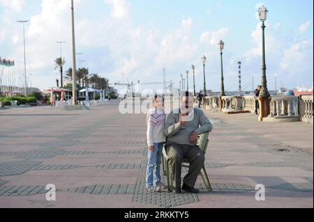 Bildnummer: 56279675  Datum: 13.11.2011  Copyright: imago/Xinhua (111114) -- TRIPOLI, Nov. 14, 2011 (Xinhua) -- A Libyan man enjoys the sea view with his daughter beside the port in Tripoli, Libya, Nov. 13, 2011. (Xinhua/Qin Haishi)(ctt) LIBYA-TRIPOLI-DAILY LIFE PUBLICATIONxNOTxINxCHN Gesellschaft Libyen Land Leute Alltag xjh x2x 2011 quer      56279675 Date 13 11 2011 Copyright Imago XINHUA  Tripoli Nov 14 2011 XINHUA a Libyan Man enjoys The Sea View With His Daughter Beside The Port in Tripoli Libya Nov 13 2011 XINHUA Qin Haishi CTT Libya Tripoli Daily Life PUBLICATIONxNOTxINxCHN Society Lib Stock Photo