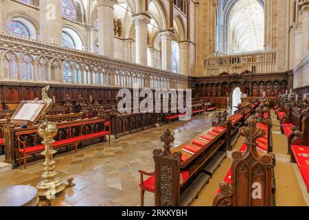 Canterbury, Regno Unito-20 maggio 2023: Coro di legno della Cattedrale di Canterbury, Kent. Una delle più antiche e famose chiese cristiane del Regno Unito. Il suo arcivescovo è lea Foto Stock
