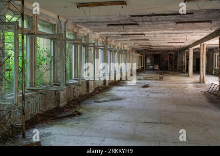 Scuola del distretto 3 abbandonato - Pripyat, zona di esclusione di Chernobyl, Ucraina Foto Stock