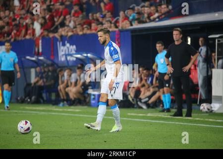 24 agosto 2023, Pamplona, Comunità Forale di Navarra, Spagna: Pamplona, Spagna, 24 agosto 2023: il giocatore del Club Brugge Philip Zinckernagel (77) passa la palla durante la partita di andata del turno preliminare di UEFA Europa Conference League 2023-24 tra CA Osasuna e Club Brugge nello stadio El Sadar, a Pamplona, il 24 agosto 2023. (Immagine di credito: © Alberto Brevers/Pacific Press via ZUMA Press Wire) SOLO USO EDITORIALE! Non per USO commerciale! Foto Stock