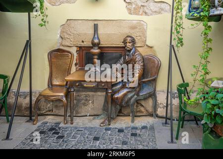 Monumento agli inventori della lampada a cherosene - Jan Zieg e Ignacy Lukasiewicz - Leopoli, Ucraina Foto Stock