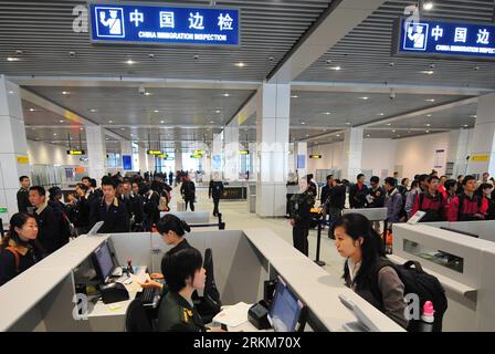 Bildnummer: 56534934  Datum: 30.11.2011  Copyright: imago/Xinhua (111130) -- PINGTAN, Nov. 30, 2011 (Xinhua) -- Passengers queue up to receive inspection before boarding a ship to leave Pingtan Island, southeast China s Fujian Province, for Taichung City, southeast China s Taiwan, Nov. 30, 2011. Fujian s Pingtan comprehensive experiment zone and Taiwan s Taichung on Wednesday saw the first voyage of the high-speed passenger ship, which carried 507 on board. The four-storey ship, with capacity of carrying 760 passengers and 260 cars, is expected to offer conveniency for personnel exchanges and Stock Photo