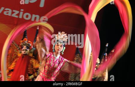 Bildnummer: 56542081  Datum: 01.12.2011  Copyright: imago/Xinhua (111202) -- ROME, Dec. 2, 2011 (Xinhua) -- A Chinese student performs ribbon dance during the 2011 Sino-Italian Juvenile Art Festival at the Orione Theater in Rome, Italy, late Dec. 1, 2011. As part of the on-going Chinese Culture Year in Italy, in a bid to promote interactions and friendship between the young peoples. (Xinhua/Wang Qingqin) (yc) ITALY-ROME-SINO-ITALIAN JUVENILE ART FESTIVAL-PERFORMANCE PUBLICATIONxNOTxINxCHN Gesellschaft Jugendfestival Italien x1x xtm 2011 quer o0 Tänzer, Tanz, Band, Rhythmische Sportgymnastik Stock Photo