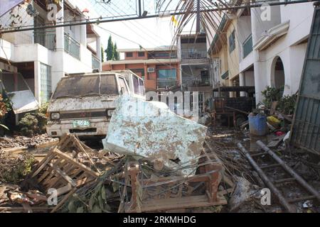 Bildnummer: 56754254  Datum: 18.12.2011  Copyright: imago/Xinhua (111218) -- CAGAYAN DE ORO, Dec. 18, 2011 (Xinhua) -- Streets are blocked by the debris after the tropical storm Washi hit the place in Cagayan de Oro, Mindanao Island in southern Philippines, Dec. 18, 2011. The death toll from tropical storm Washi (or local name Sendong) in the Philippines rose to 497, with 162 others still missing, the Philippine Red Cross said Sunday. (Xinhua/Liu Xigao) THE PHILIPPINES-TROPICAL STORM-WASHI-DEATH TOLL PUBLICATIONxNOTxINxCHN Gesellschaft Wetter Sturm Tropensturm Zerstörung Schäden premiumd xns x Stock Photo