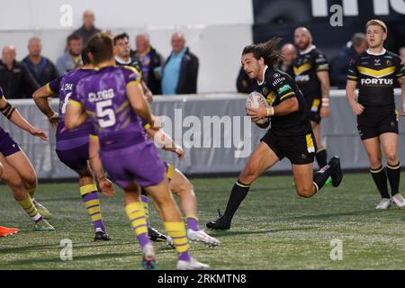 Newcastle, Regno Unito. 11 giugno 2023. Brenden Santi di York RLFC Knights corre durante il match per il BETFRED Championship tra Newcastle Thunder e York City Knights a Kingston Park, Newcastle, venerdì 25 agosto 2023. (Foto: Chris Lishman | mi News) crediti: MI News & Sport /Alamy Live News Foto Stock