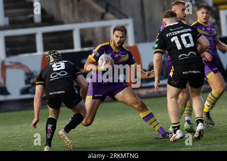 Newcastle, Regno Unito. 25 agosto 2023. Jay Chapelhow del Newcastle Thunder in azione durante il match per il BETFRED Championship tra Newcastle Thunder e York City Knights a Kingston Park, Newcastle, venerdì 25 agosto 2023. (Foto: Chris Lishman | mi News) crediti: MI News & Sport /Alamy Live News Foto Stock