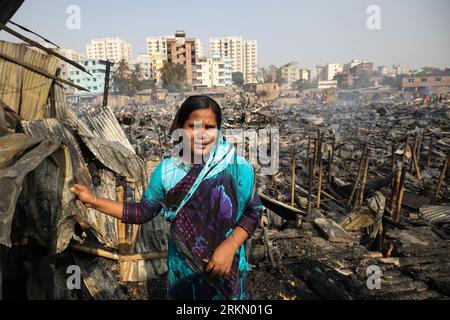 DHAKA, BANGLADESH-MARCH 11: A woman reacts as her house burnt at a slum in Dhaka on March 11, 2020. Hundreds shanties were burnt as the fire broke out in a slum at Rupnagar area in Dhaka, Bangladesh. Stock Photo