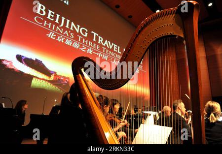 Bildnummer: 56944736 Datum: 22.01.2012 Copyright: imago/Xinhua (120123) - NEW YORK, 23 gennaio 2012 (Xinhua) - Beijing Travel Night: China's Three Tenors Concert si tiene al Lincoln Center di New York, negli Stati Uniti, il 22 gennaio 2012. (Xinhua/Wang lei) (zjl) US-NEW YORK-CHINA-CONCERT PUBLICATIONxNOTxINxCHN People Kultur Entertainment Musik Aktion xns x0x 2012 quer 56944736 Data 22 01 2012 Copyright Imago XINHUA New York Jan 23 2012 XINHUA Beijing Travel Night China'S Three Tenors Concert IS Hero in Lincoln Center di New York Stati Uniti IL 22 gennaio 2012 XINHUA Wang lei Stati Uniti New Foto Stock