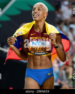 Budapest, Ungheria. 25 agosto 2023. Atletica leggera: Campionato del mondo, salto triplo, finale femminile, al National Athletics Center. Yulimar Rojas (Venezuela) applaude dopo la competizione. Crediti: Sven Hoppe/dpa/Alamy Live News Foto Stock