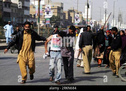 Bildnummer: 56999301  Datum: 01.02.2012  Copyright: imago/Xinhua (120201) -- KARACHI, Feb.1, 2012 (Xinhua) -- Pakistani police officers arrest a man during an operation against criminal gangs in southern Pakistani port city of Karachi on Feb. 1, 2012. Over 30 lost their lives in the past week in result of a fresh wave of violence in Karachi. Over two dozen suspects were detained in operation by police and Rangers in various areas of Karachi on Wednesday. Over 300 security officers take part in search operation. (Xinhua/Masroor) (axy) PAKISTAN-KARACHI-SEARCH OPERATION PUBLICATIONxNOTxINxCHN Ges Stock Photo