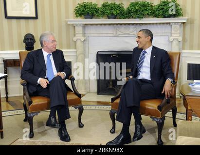 Bildnummer: 57047631  Datum: 09.02.2012  Copyright: imago/Xinhua (120209) -- WASHINGTON D.C., Feb. 9, 2012 (Xinhua) -- U.S. President Barack Obama (R) meets with Italian Prime Minister Mario Monti in the Oval Office of the White House in Washington D.C., capital of the United States, Feb. 9, 2012. (Xinhua/Zhang Jun) US-OBAMA-ITALY-MONTI-MEETING PUBLICATIONxNOTxINxCHN People Politik premiumd xbs x0x 2012 quer      57047631 Date 09 02 2012 Copyright Imago XINHUA  Washington D C Feb 9 2012 XINHUA U S President Barack Obama r Meets With Italian Prime Ministers Mario Monti in The Oval Office of The Stock Photo