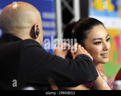 Bildnummer: 57075867  Datum: 15.02.2012  Copyright: imago/Xinhua (120215) -- BERLIN, Feb. 15, 2012 (Xinhua) -- Chinese director Wang Quan an (L) adjusts the headset for actress Kitty Zhang Yuqi during the press conference while promoting the movie Bai Lu Yuan at the 62nd Berlinale film festival in Berlin, capital of Germany, on Feb. 15, 2012. The flim will vie for the Golden Bear top prize at the Berlinale film festival. (Xinhua/Ma Ning) (zl) GERMANY-BERLINALE FILM FESTIVAL-BAI LU YUAN PUBLICATIONxNOTxINxCHN Kultur Entertainment People Film 62. Internationale Filmfestspiele Berlinale Berlin PK Stock Photo