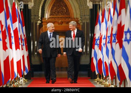 Bildnummer: 57160801  Datum: 02.03.2012  Copyright: imago/Xinhua (120303) -- OTTAWA, March 3, 2012 (Xinhua) -- Canadian Prime Minister Stephen Harper (R) and Israeli Prime Minister Benjamin Netanyahu walk down the Hall of Honour to a joint press conference on Parliament Hill in Ottawa, March 2, 2012. Harper said Friday that Canada recognizes Israel s right to defend its sovereignty, but prefers a peaceful resolution to the crisis over Iran s alleged nuclear weapons program. (Xinhua/David Kawai)(zyw) CANADA-ISRAEL-NETANYAHU-VISIT PUBLICATIONxNOTxINxCHN People Politik xdp x0x premiumd 2012 quer Stock Photo