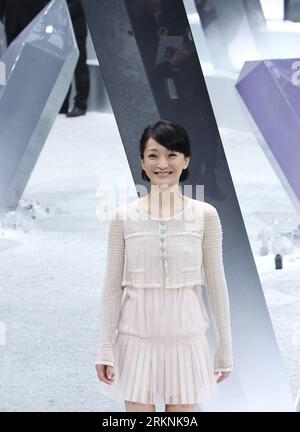 Bildnummer: 57240614  Datum: 06.03.2012  Copyright: imago/Xinhua (120306) -- PARIS, March 6, 2012 (Xinhua) -- Chinese actress Zhou Xun poses for photos prior to the start of Chanel autumn-winter 2012/2013 women s ready-to-wear show in Paris, France, March 6, 2012.(Xinhua/Gao Jing) (yt) FRANCE-PARIS-FASHION-CHANEL PUBLICATIONxNOTxINxCHN People Entertainment Modenschau Mode Modewoche x0x xst 2012 hoch premiumd      57240614 Date 06 03 2012 Copyright Imago XINHUA  Paris March 6 2012 XINHUA Chinese actress Zhou Xun Poses for Photos Prior to The Start of Chanel Autumn Winter 2012 2013 Women S Ready Stock Photo