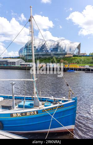 Sage Gateshead da Newcastle City Marina sul fiume Tyne, Newcastle upon Tyne, Tyne and Wear, Inghilterra, Regno Unito Foto Stock