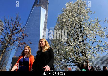 Bildnummer: 57607600  Datum: 20.03.2012  Copyright: imago/Xinhua (120322) -- NEW YORK, March 22, 2012 (Xinhua) -- walk past the Survivor Tree at the World Trade Center in New York March 20, 2012. The callery pear tree, salvaged from the rubbles of the September 11 attacks, was treated back to health and replanted at the National September 11 Memorial.(Xinhua/Wang Lei) (zx) U.S.-NEW YORK-WTC-SURVIVOR TREE PUBLICATIONxNOTxINxCHN Gesellschaft USA Überlebensbaum Baum blüht Frühling Jahreszeit Ground Zero premiumd xbs x0x 2012 quer      57607600 Date 20 03 2012 Copyright Imago XINHUA  New York Marc Stock Photo