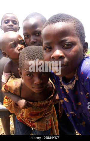 Bildnummer: 57705373  Datum: 27.03.2012  Copyright: imago/Xinhua (120327) -- ISINGIRO, March 27, 2012 (Xinhua) -- Photo taken on March 20, 2012 shows the refugee children from the Democratic Republic of Congo (DRC) at Nakivale Refugee Settlement Camp in the southwestern Ugandan district of Isingiro. Decades of gun fire, mass massacres, and rapes have forced tens of thousands of Congolese to flee to neighboring Uganda. Recent Ugandan government statistics show that between 100-150 refugees from the DRC on a daily basis cross to Uganda s frontier district of Kisoro, fleeing what they say politic Stock Photo