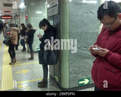 Bildnummer: 57781493  Datum: 08.03.2012  Copyright: imago/Xinhua (120331) -- BEIJING, March 31, 2012 (Xinhua) -- Photo taken on March 8, 2012 shows passengers using mobile phones while waiting for the subway trains in the Xuanwumen metro station in Beijing, capital of China. The number of Chinese mobile phone users topped 1 billion as of the end of February, the Ministry of Industry and Information Technology (MIIT) said on Friday. (Xinhua/Su Kai) (llp) CHINA-MOBILE PHONE USERS-1 BILLION (CN) PUBLICATIONxNOTxINxCHN Gesellschaft Kommunikation Mobilfunk Handy Telefon xjh x0x 2012 quer      57781 Stock Photo