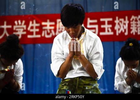 Bildnummer: 57895721  Datum: 14.04.2012  Copyright: imago/Xinhua (120414) -- XINING, April 14, 2012 (Xinhua) -- Students from Yushu dance to commemorate the earthquake victims at the Qinghai University for Nationalities in Xining, capital of northwest China s Qinghai Province, April 14, 2012. A commemoration was held here on Saturday, the second anniversary of the Yushu earthquake. A 7.1-magnitude quake that hit Yushu on April 14 of 2010 left more than 2,200 dead. (Xinhua/Wu Gang)(mcg) CHINA-YUSHU-EARTHQUAKE-SECOND ANNIVERSARY-COMMEMORATION (CN) PUBLICATIONxNOTxINxCHN Gesellschaft Gedenken Tra Stock Photo